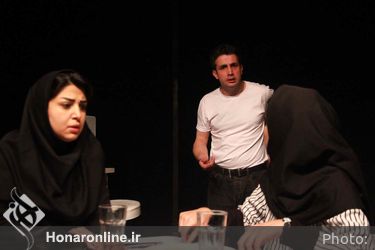نمایش "ظَمان، مَکان، ذَبان" در خانه نمایش مهرگان