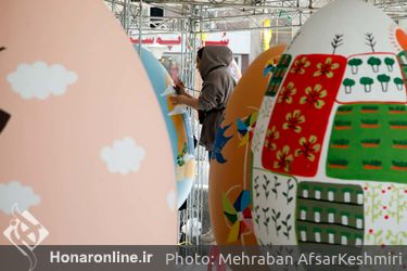 آماده‌سازی تخم‌مرغ‌های نوروزی در میدان هفت‌تیر 