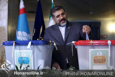 حضور اهالی فرهنگ و هنرمندان پای صندوق رای تالار وحدت