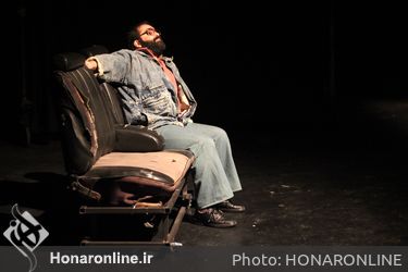 نمایش "فیل در تاریکی" در تماشاخانه پالیز