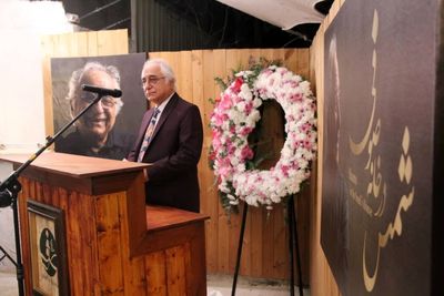 احمد پوری:لنگرودی شاعری ست که اگر از او بپرسید چرا فیلم بازی کردی یا آواز خواندی؟ می‌گوید: دوست داشتم!