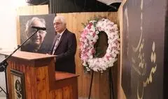 احمد پوری:لنگرودی شاعری ست که اگر از او بپرسید چرا فیلم بازی کردی یا آواز خواندی؟ می‌گوید: دوست داشتم!