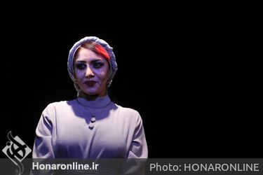 نمایش "تجربه‌های اخیر" در تماشاخانه مهرگان