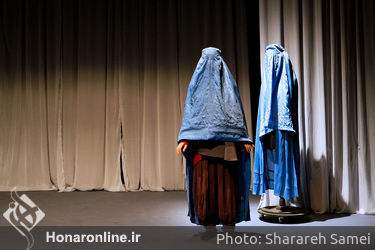 نمایش "نامه های عاشقانه از خاورمیانه" در سالن تماشاخانه پالیز