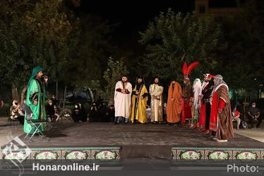 تعزیه  طفلان زینب(س)  و  وهب نصرانی  در مقابل تالار وحدت
