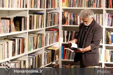 كتابگردي اهالي فرهنگ و هنر در شهركتاب فرشته