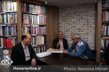 کتابگردی اهالی فرهنگ و هنر در نشر چشمه