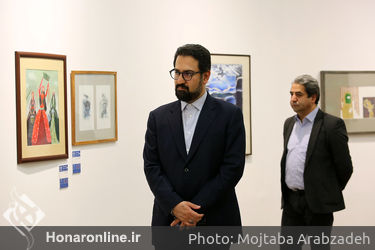بازدید سید مجتبی حسینی از نمایشگاه تصویرگران ایران