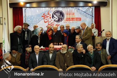 تجلیل از هنرمندان متولد دی ماه در مجتمع باغ زیبا