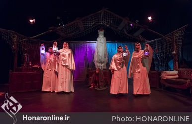 نمایش "زنان بیشه گل" در تالار چهارسو