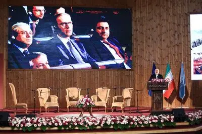 تهدید میراث جهانی بشر جراحت بر روح است / هم‌اندیشی حفاظت از اموال فرهنگی ملت‌ها و میراث جهانی برگزار شد / رونمایی از تندیس شیخ اشراق با حضور دکتر ظریف
