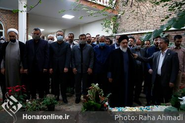 مراسم بدرقه پیکر هوشنگ ابتهاج «سایه»از خانه ارغوان 