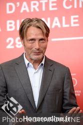 04 Mads Mikkelsen attends _At Eternity_s Gate_ photocall during the 75th Venice Film Festival