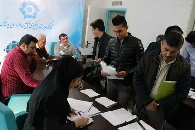 تأکید بر لزوم حذف واسطه‌ها در بحث تأمین مواد اولیه واحدهای تولیدی پوشاک / توزیع بالغ‌ بر 300 هزار متر پارچه و سه هزار تن نخ