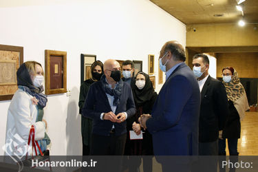 بازدید یاروسلاوا رومانووا از دوازهمین نمایشگاه نگاره‌های چوبی هیما در فرهنگسرای نیاوران