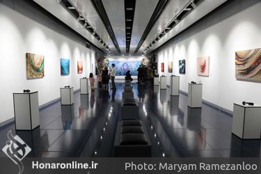 نمایشگاه تلفیقی نقاشی،خط و موسیقی اثر « یلدا دوستی» در گالری پردیس ملت