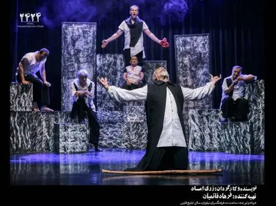 نمایش «2424 » از زبان هنرمندانی که در فرهنگ سرای نیاوران به تماشای آن نشستند