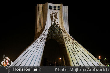 سمفونی نور "سیمرغ صلح" در برج آزادی‎