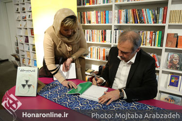 رونمایی کتاب علیرضا سمیع آذر در شهر کتاب فرشته‎
