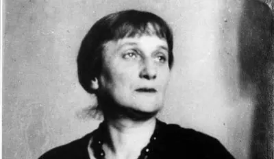 سالروز تولد آنا آخماتووا / وحشت را در چشمان خاکستری تو می‌بینم