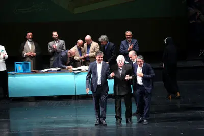 Master of Persian miniature Mahmoud Farshchian honored