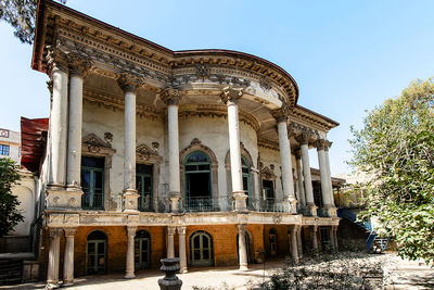 مرمت خانه مستوفی‌الممالک در دستور کار قرار گرفت / آذری جهرمی: هویت معماری تاریخی ایران را از دست داده‌ایم