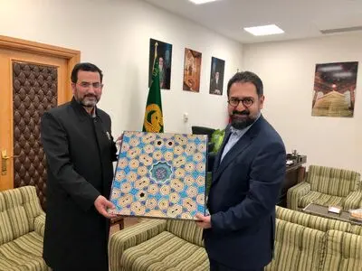 استفاده از ظرفیت های هنر در طراحی اماکن متبرکه و برنامه‌های حرم امام رضا(ع)