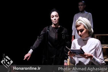 نمایش "قوی‌تر" در عمارت نوفل‌لوشاتو