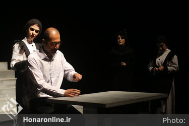 نمایش «آئورا» در تالار حافظ