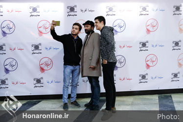 اکران مردمی فیلم "ثبت با سند برابر است" در سینما آفریقا