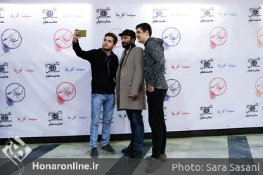 اکران مردمی فیلم "ثبت با سند برابر است" در سینما آفریقا
