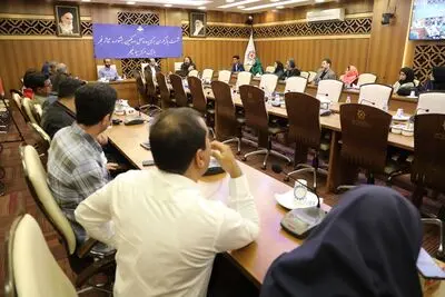 نشست بازیگران برگزیده چهل و یکمین جشنواره تئاتر فجر با رئیس مرکز سیما فیلم
