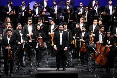 ارکستر آیسو برای تناولی و شیرهای ایرانی نواخت