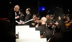 اجرای موسیقی سریال «امام علی (ع)» به رهبری فرهاد فخرالدینی در کنسرت «منظومه سیمرغ» + فیلم