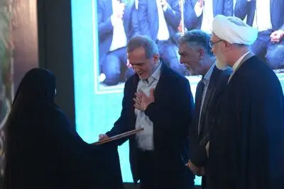 سی‌امین آیین تکریم خادمان قرآن با حضور رئیس جمهور و وزیر فرهنگ