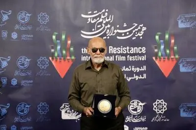 تجلیل از جمشید هاشم‌پور در شب پایانی جشنواره فیلم مقاومت