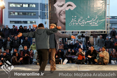 نمایش های خیابانی روز سوم جشنواره تئاتر فجر