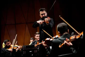 امین غفاری و ارکستر آوای خلیج فارس در تالار وحدت