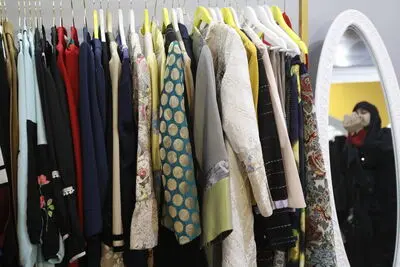 از تحلیل نقش نمادهای آئینی و دینی در نشانه‌های بصری طراحان لباس تا بررسی کارآفرینی در عرصه مد و لباس