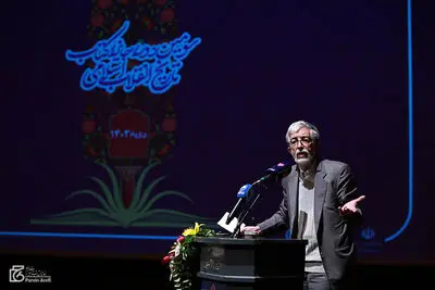 تاریخ‌نگاری انقلاب اسلامی متناسب با عظمت این حادثه نبوده است