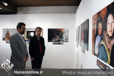 بازدید سید مجتبی حسینی از نمایشگاه بهمن پناهی