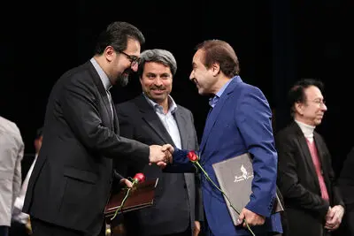 حسینی: کاروان هنر همچنان برای عزت انقلاب اسلامی می‌نوازد / تجلیل از اعضای ارکستر سمفونیک تهران در دوران دفاع مقدس