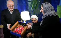 تقدیر هنرمندان تئاتر از علی مرادخانی در کافی شاپ خانه کتاب دانشگاه