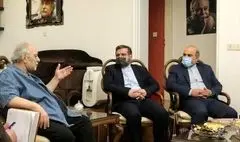 دیدار نوروزی وزیر فرهنگ با بازیگر پیشکسوت |‌ کاسبی: چفیه رهبری و انگشتر سردار حالم را دگرگون کرد