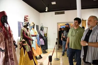 رسول خادم نمایشگاه «تَن‌پوشِ پهلوان» را افتتاح کرد