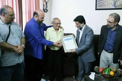 تقدیر از استاد پیشکسوت خاتم ساز شیرزای 