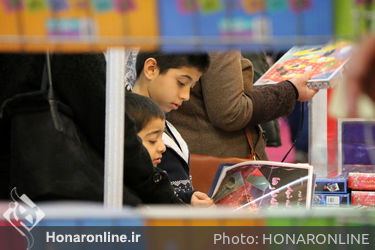 رونمایی از یازده عنوان کتاب و تجلیل از فعالان عرصه شعر و ادب