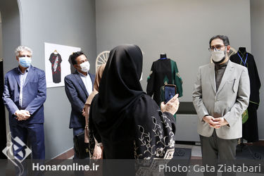 بازدید معاون امور هنری وزارت فرهنگ و ارشاد اسلامی از نمایشگاه لباس عاشورایی