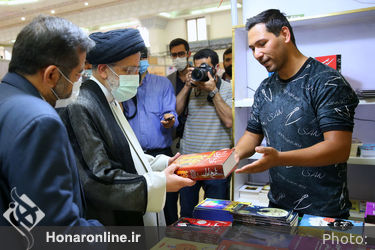 بازدید رئیس جمهور از سی و سومین نمایشگاه بین المللی کتاب تهران