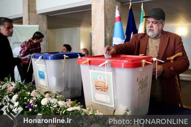 حضور اهالی فرهنگ و هنرمندان پای صندوق رای تالار وحدت